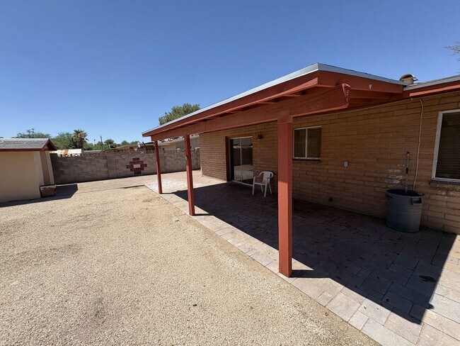 Building Photo - Convenient location in Midvale Park Close to all your needs