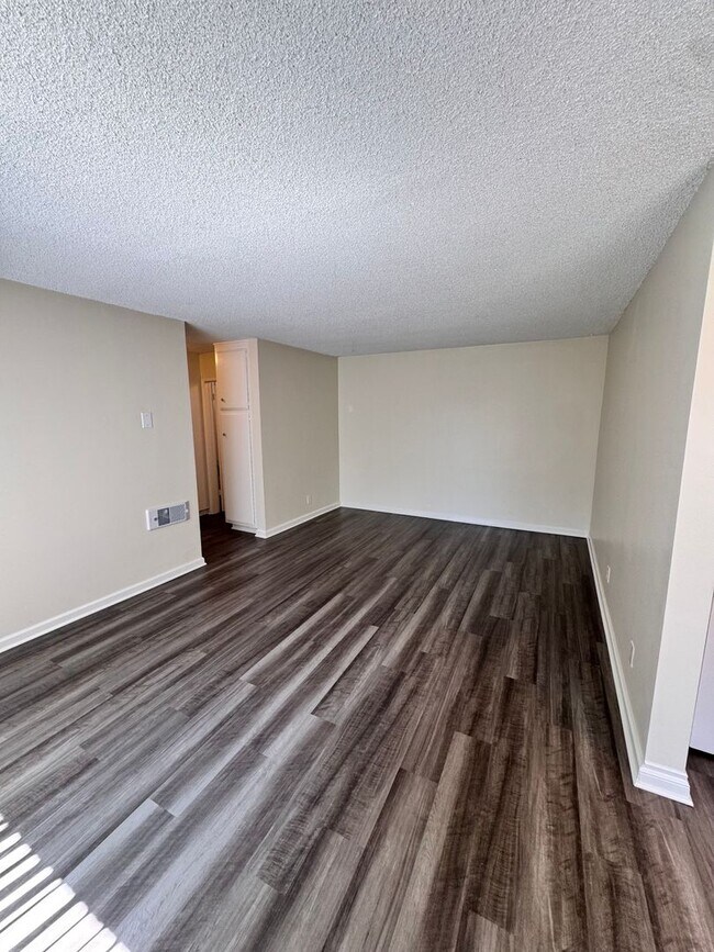 Building Photo - 3781 Green - Grn