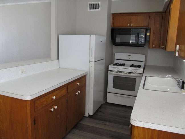 Building Photo - 3 Avenue E