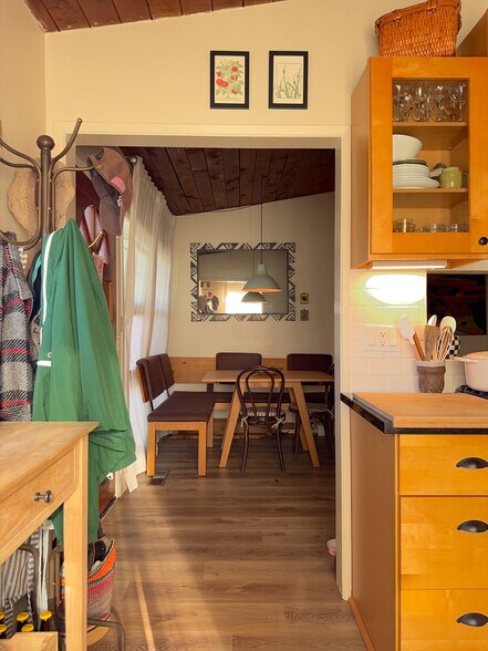 Building Photo - 2075 Thomas Ave