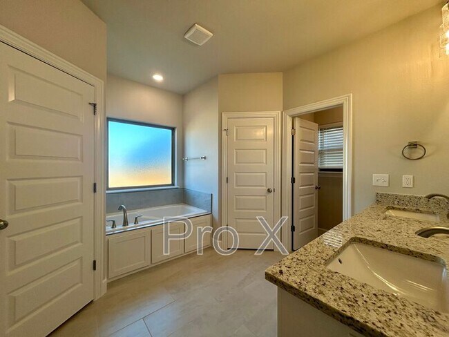 Building Photo - 1900 Charles St