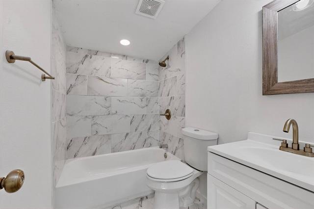 Building Photo - 631 Baker St