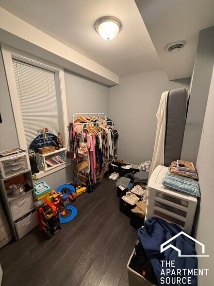 Building Photo - 1433 N Cleaver St