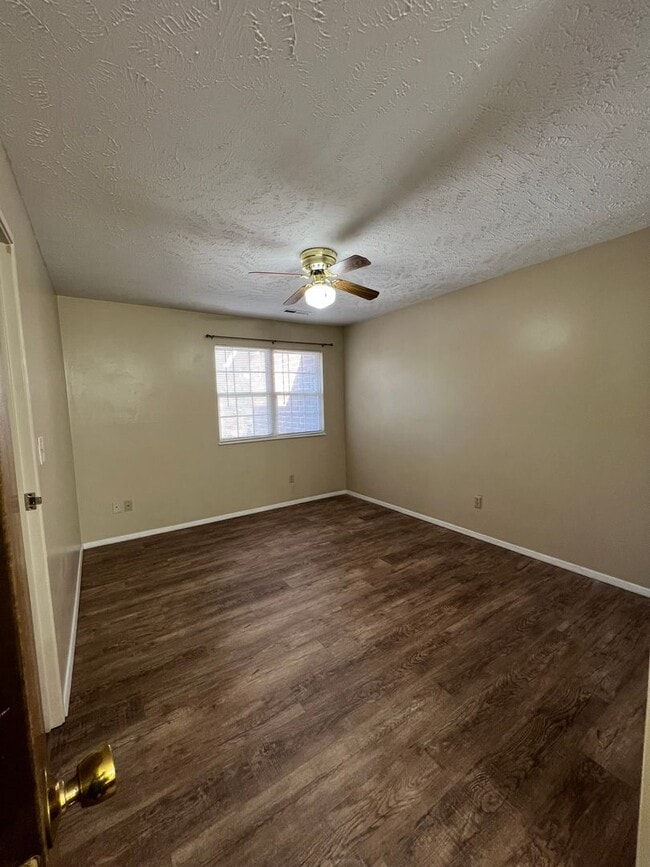 Building Photo - 2 Bedroom, 2 Bath Broadview Heights