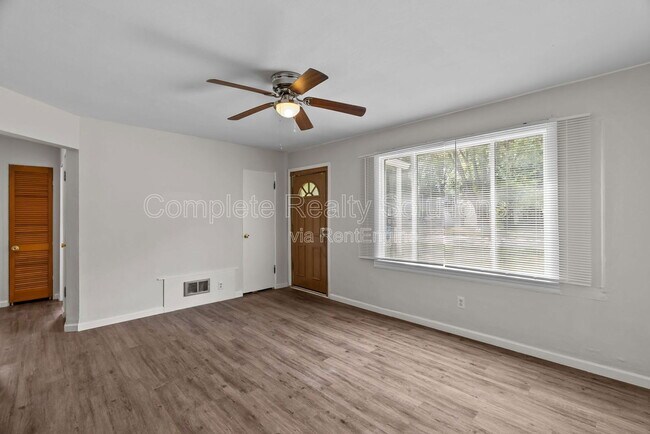 Building Photo - 9724 Dennis Dr