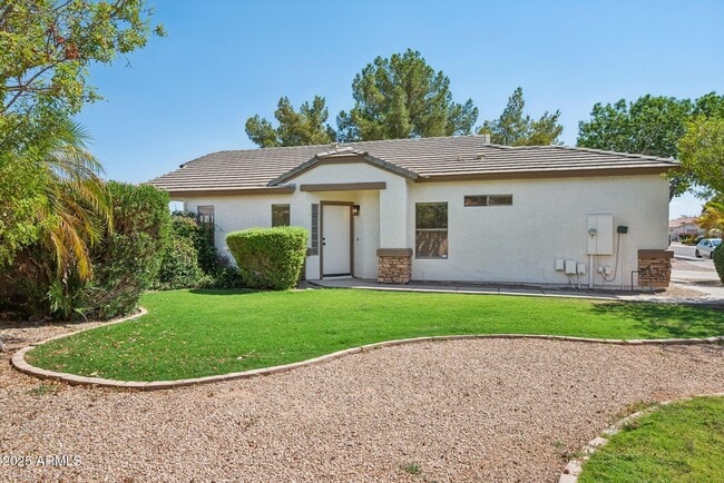 Building Photo - 2131 S Peppertree Dr