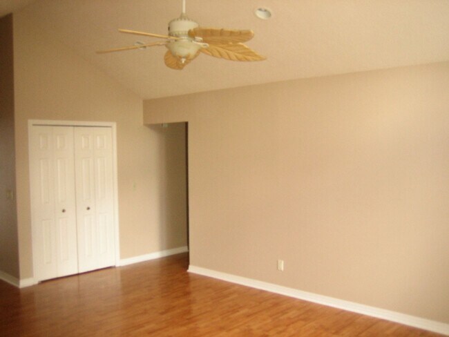 Building Photo - 5044 Summerfield Dr SE