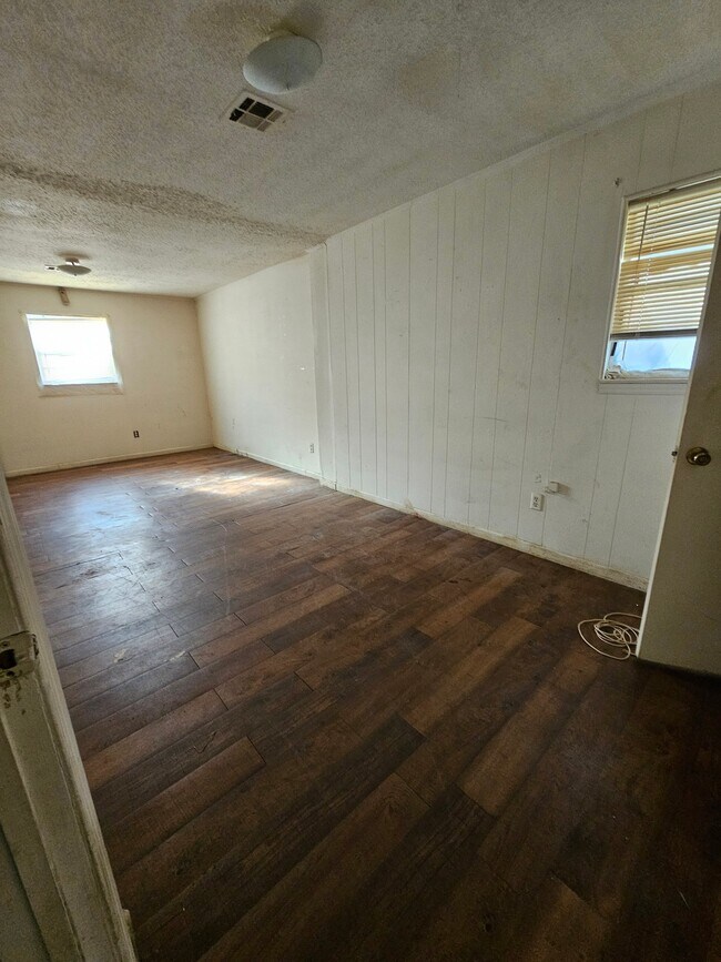 Building Photo - 4129 Piedmont Dr