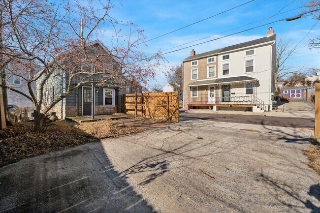 Building Photo - Charming 2-Bedroom Single-Family Home with off Street Parking