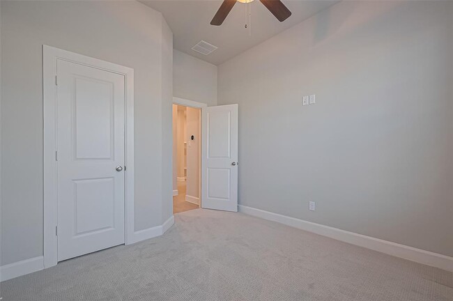 Building Photo - 231 Amaranth Wy