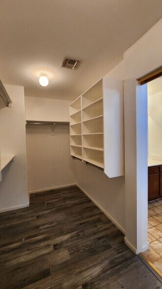Building Photo - 42553 W Michaels Dr
