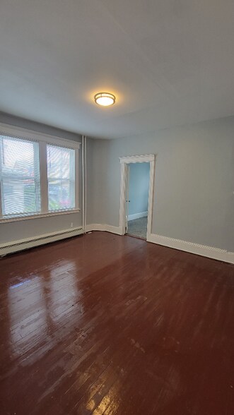 Building Photo - 21-23-23 Ellsworth St