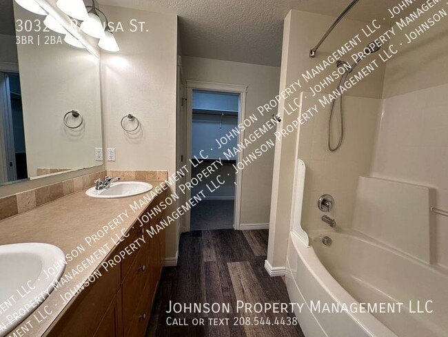 Building Photo - 3032 E Ragusa St