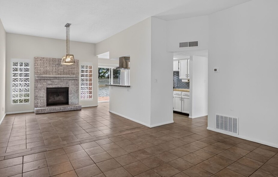 Building Photo - 10501 Delicado Pl NE