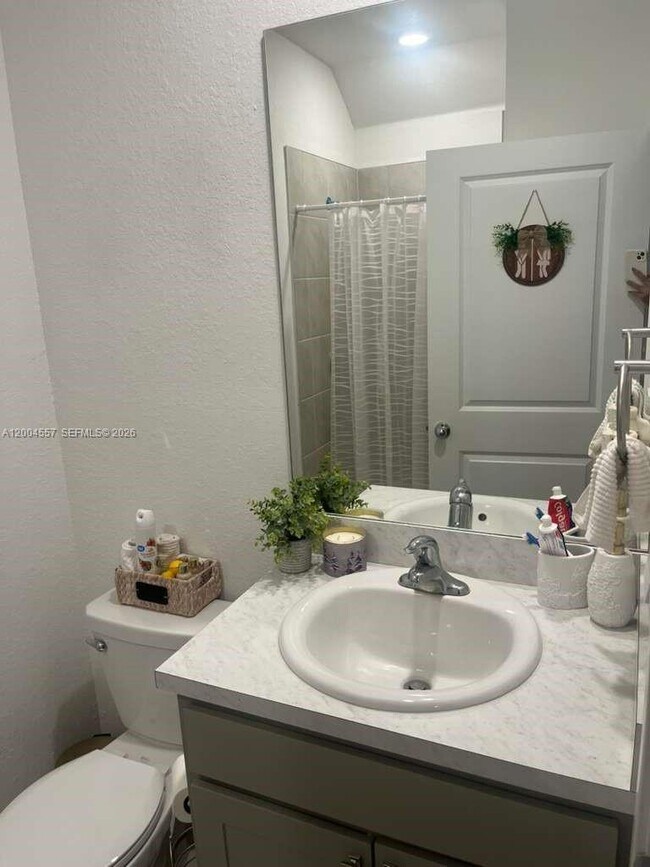 Building Photo - 1431 NE 3rd Ave