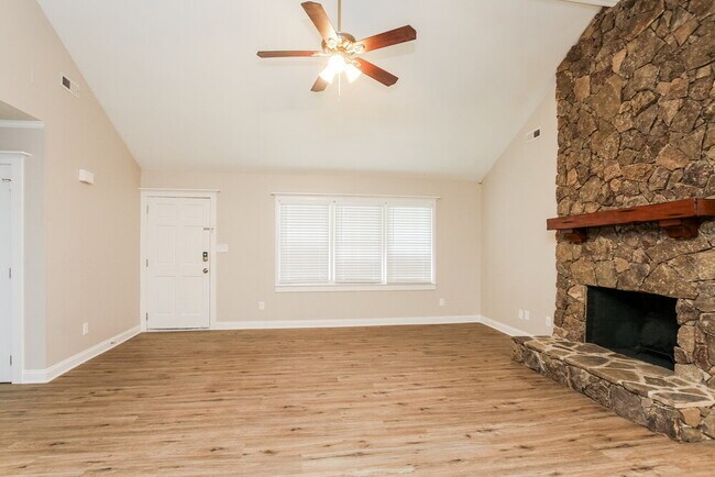 Building Photo - 105 Interlaken Pl