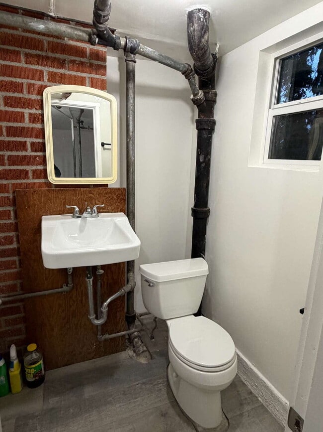 Building Photo - South Burlingame Classic Cottage, Gardners Welcome