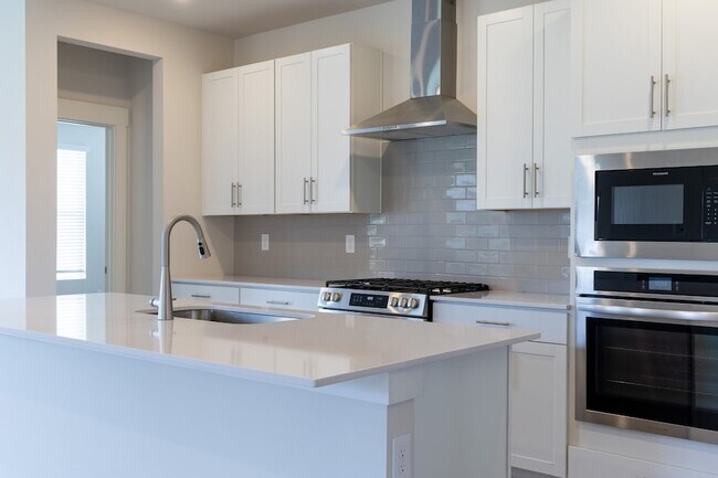 Building Photo - 1442 English Oak Dr