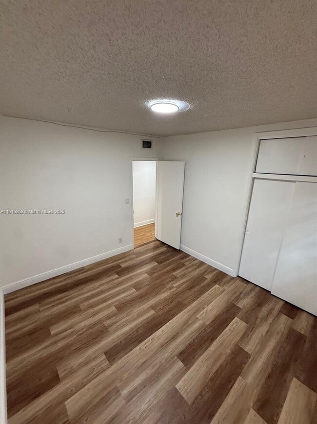 Building Photo - 8401 SW 33rd Terrace