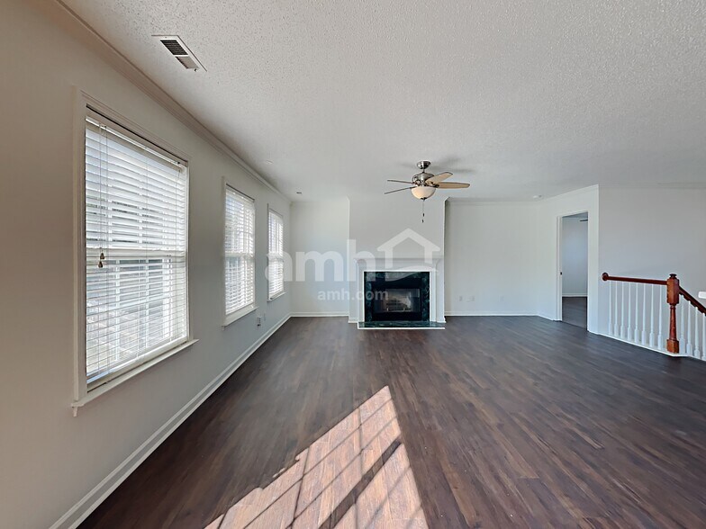 Building Photo - 4901 Alenja Ln