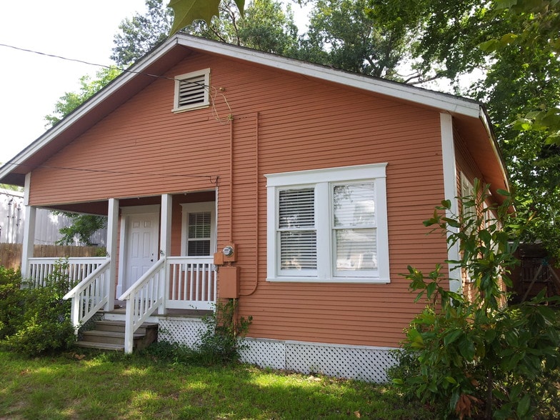 Building Photo - 311 W Mill St