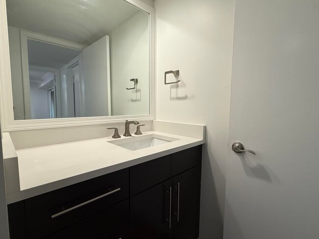 Building Photo - 2410 24th Ln