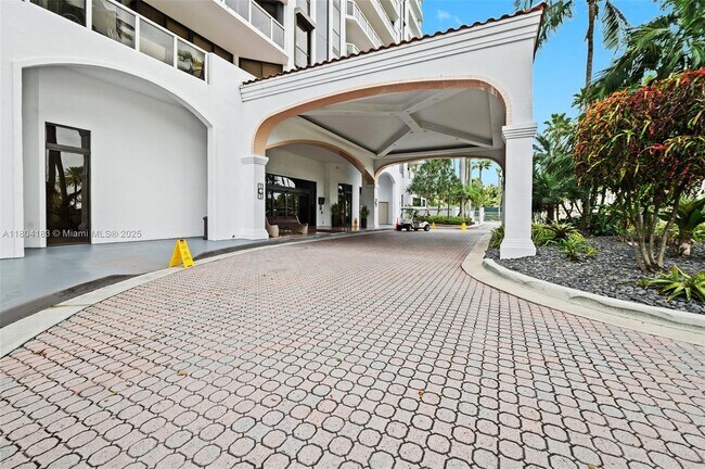 Building Photo - 3600 Yacht Club Dr