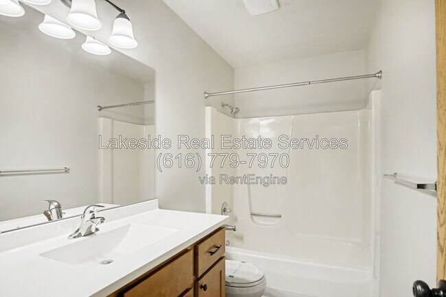Building Photo - 1009 36th St SW