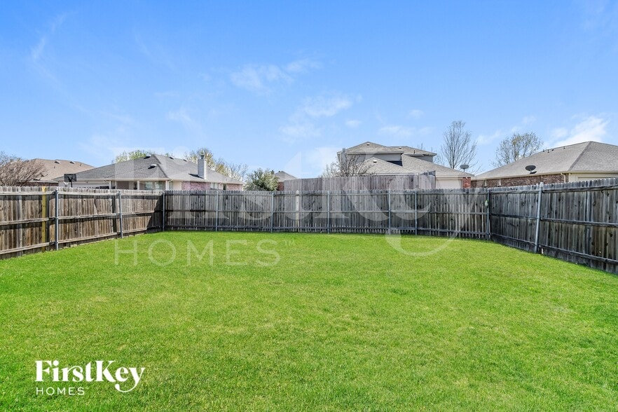 Building Photo - 609 Rosemary Dr