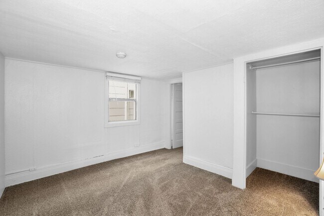 Building Photo - 531 Taylor Ave