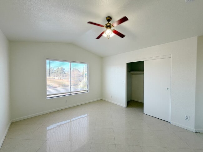 Building Photo - 593 Old W Ct