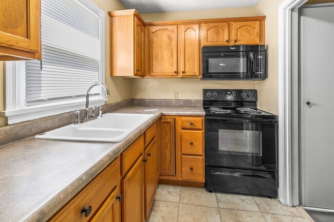 Building Photo - Charming 3Bedroom/2Bath