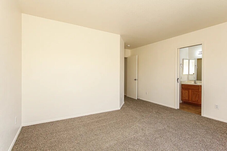 Building Photo - 8415 W Monterey Way
