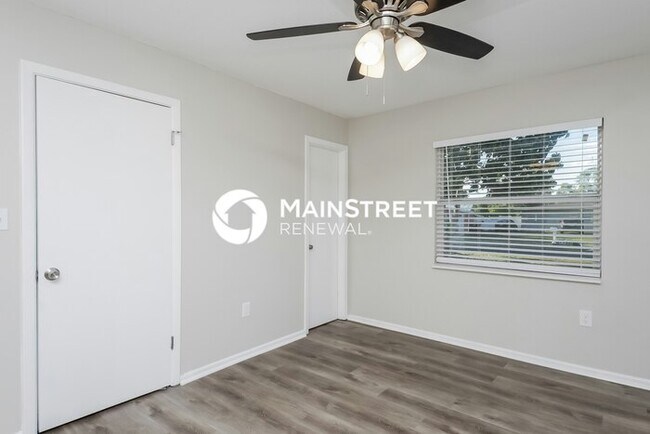 Building Photo - 3 Bedroom Pet-Friendly Home in ORLANDO, FL with Main Street Renewal