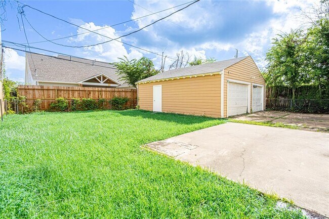 Building Photo - 1726 Du Barry Ln