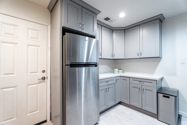 Building Photo - 2292 Addison Ave