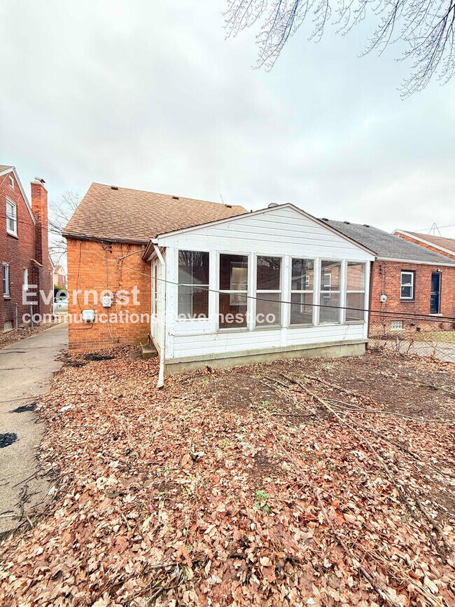 Building Photo - 11009 Roxbury St