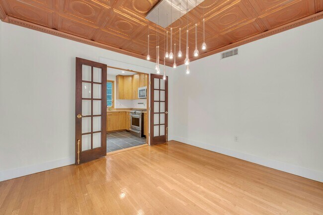 Building Photo - 278 Maple St
