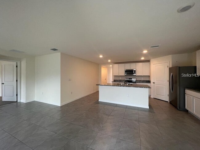 Building Photo - 5015 SW 88th Pl