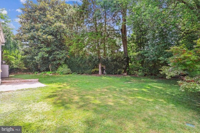 Building Photo - 6916 Southridge Dr