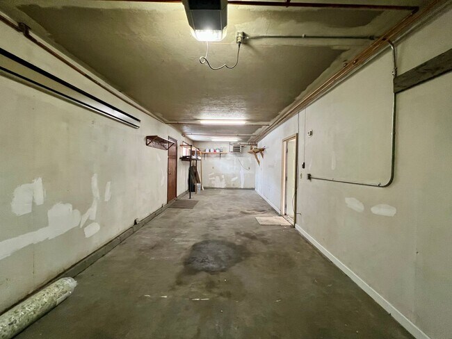 Building Photo - Waves Rd *