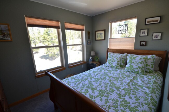 Building Photo - Deed Restricted! 3 bedroom in Monarch Town...