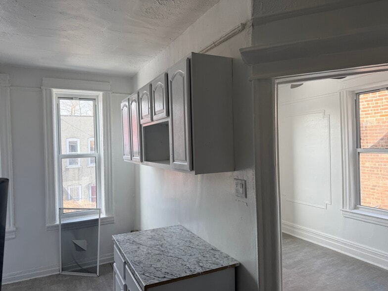 Building Photo - 660 Miller Ave