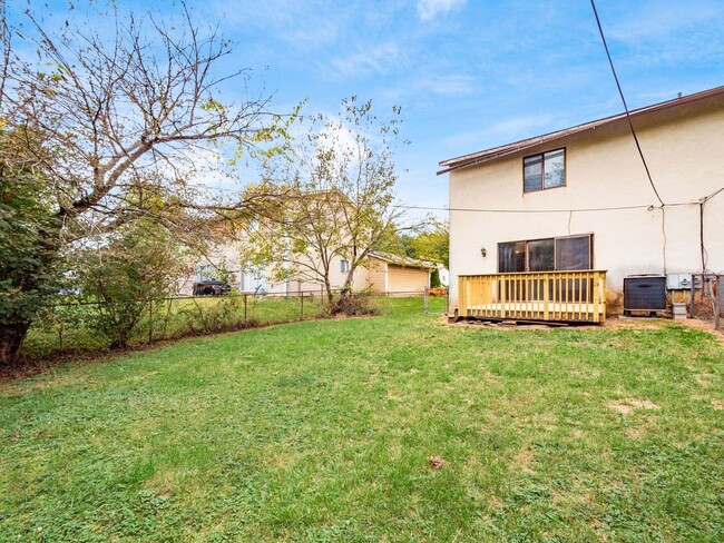 Building Photo - 8235-8237 Goldsmith Dr