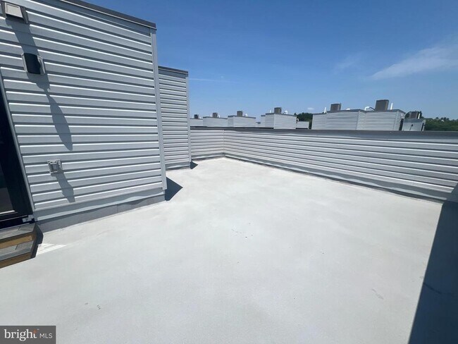 Building Photo - 3010 Pierview Walk