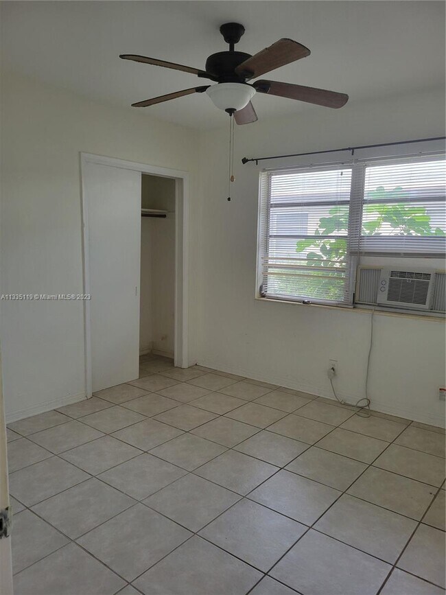 Building Photo - 914 N 16th Ct