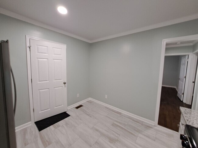 Building Photo - 1450-1452 Brentwood Drive