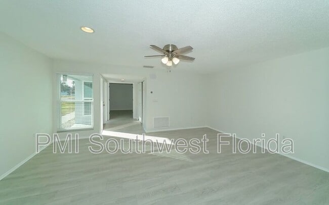 Building Photo - 2137 Couver Dr