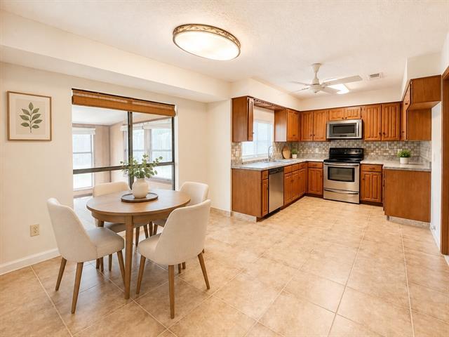 Building Photo - 3904 Woodbury Ct