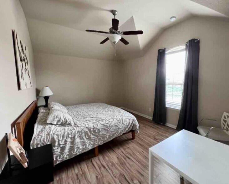 Building Photo - 820 Osage Dr